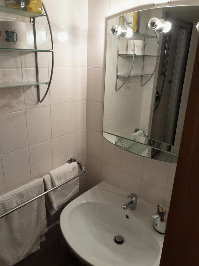Apartment Mit Kueche Und Balkon Oder Terrasse, Ruhig Und Gut Erreichbar 피딩 외부 사진