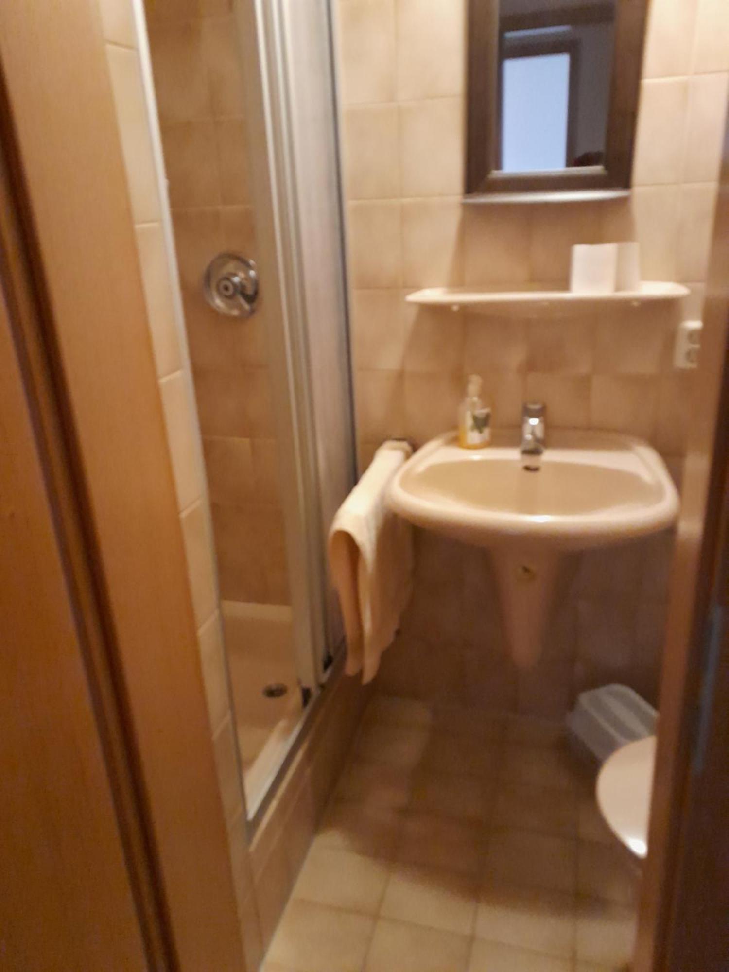 Apartment Mit Kueche Und Balkon Oder Terrasse, Ruhig Und Gut Erreichbar 피딩 외부 사진